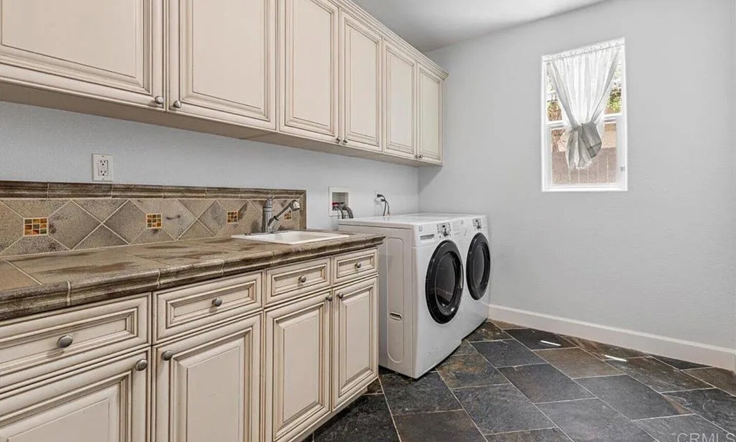 Building Photo - 6839 Helenite Pl