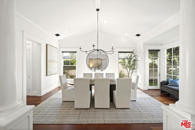 Building Photo - 7335 Birdview Ave