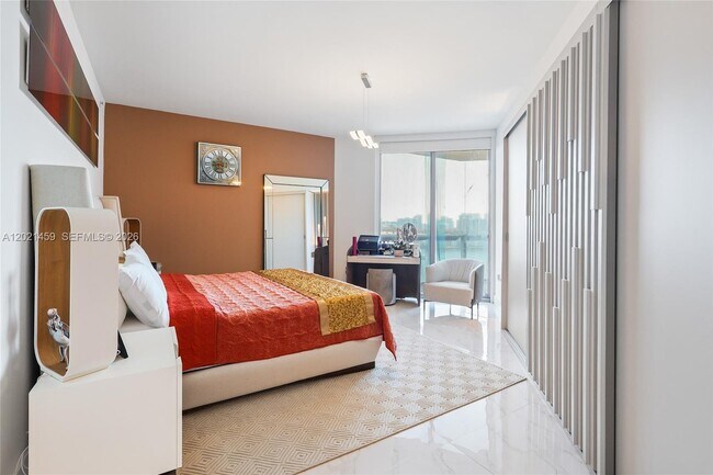Building Photo - 17301 Biscayne Blvd