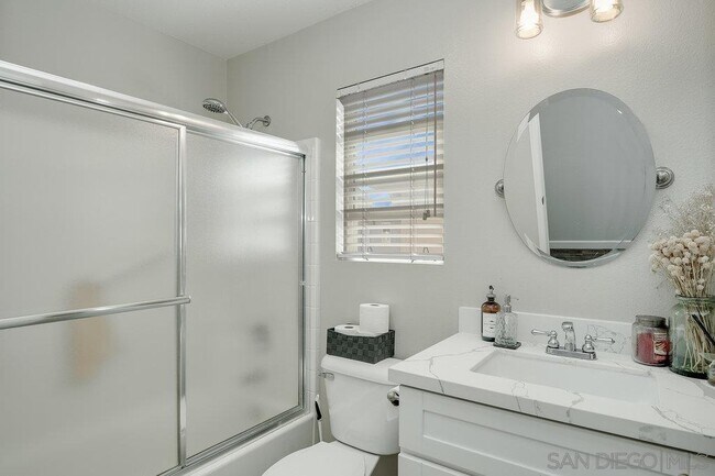 Building Photo - 2811 W Canyon Ave.