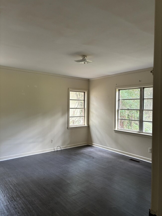 Building Photo - 712 8th Ave