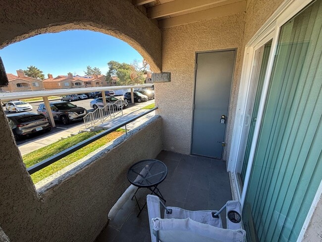 Building Photo - Gorgeous 1Bed/1Bath Fully Furnished 1st Floor Condo located in NW Las Vegas gated Community!