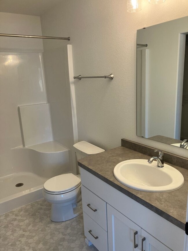 Building Photo - 4 Bed  3 Bath Twin Home