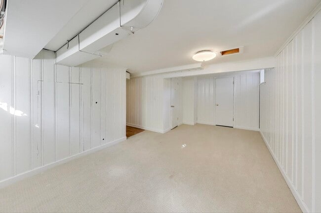 Building Photo - 6053 N Keeler Ave