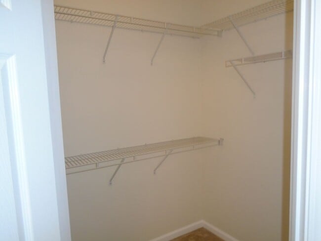 Building Photo - 635 Marshtree Ln