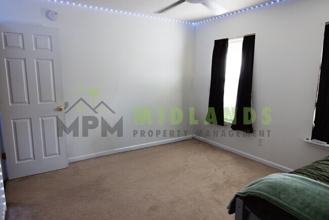 Building Photo - 233 Seabiscuit Ln