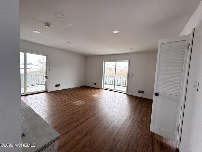 Building Photo - 16 Corlies Ave