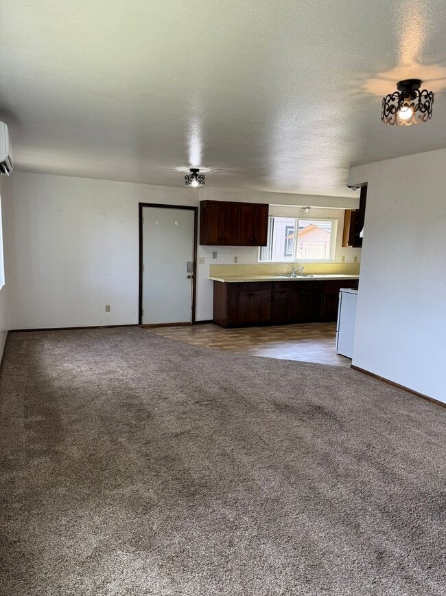 Building Photo - 285 E 11th Ave