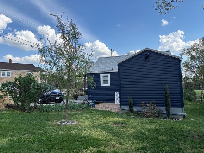 Building Photo - $500 OFF first months rent********950 Morgan Avenue -One Level Living with 2 bedrooms and 2 baths
