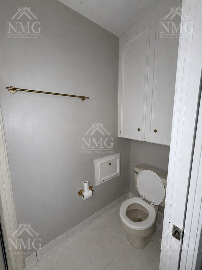 Building Photo - 4247 E Ridge Dr