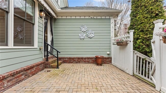 Building Photo - 183 Fowler St