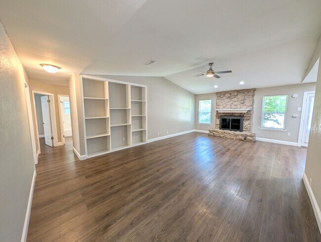 Building Photo - 3 Bedroom Beauty in Broken Arrow