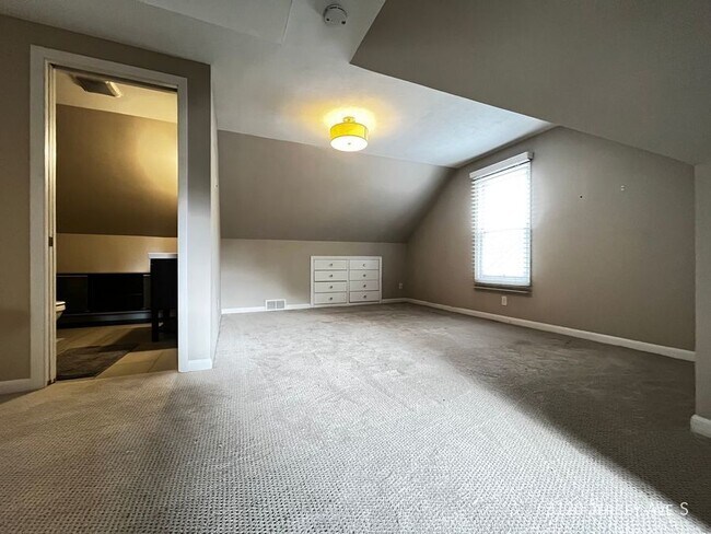 Building Photo - 3120 Jersey Ave S
