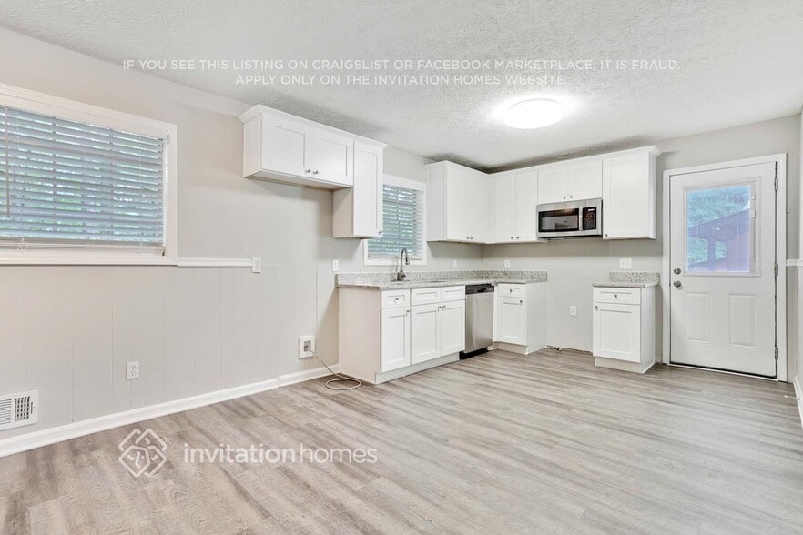 Building Photo - 678 Lakeridge Dr SE