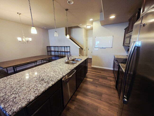 Building Photo - Charming 3 bedroom Townhome