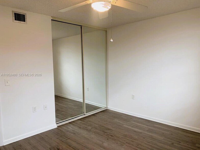 Building Photo - 1703 Whitehall Dr