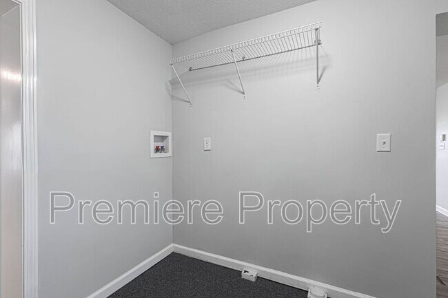 Building Photo - 15400 E 54th St