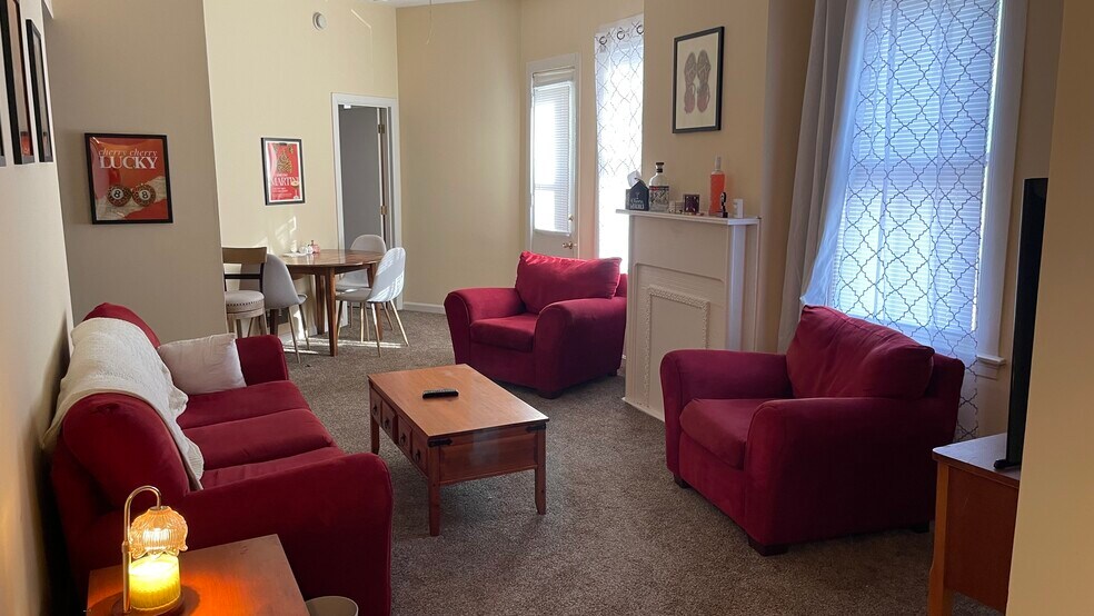 Primary Photo - 26 W Hollister St