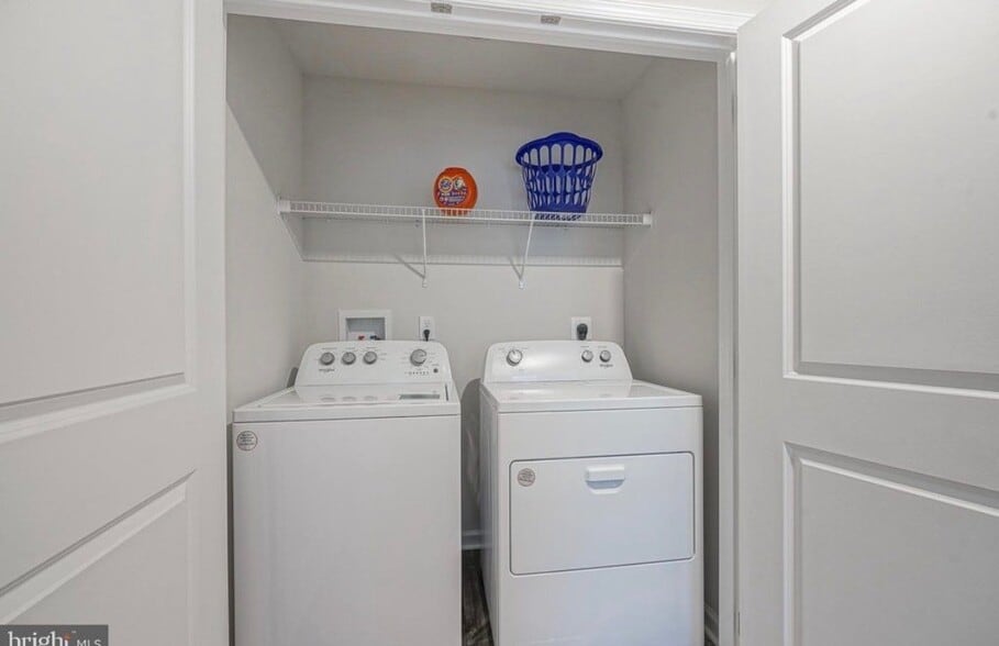 Building Photo - 321 Mazzeo Dr