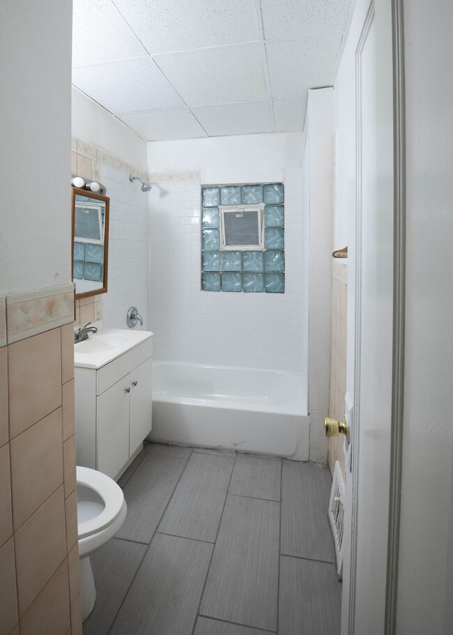 Building Photo - 727 W 117th St