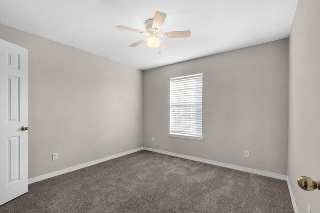 Building Photo - 924 Emily Cir