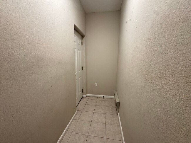 Building Photo - 4005 S Dillon Way
