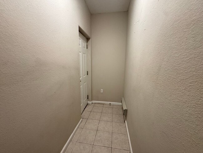 Building Photo - Town Home for Rent!