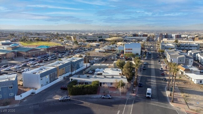 Building Photo - 342 S Water St