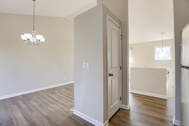 Building Photo - Bright & Spacious Elkhorn Home with Finish...