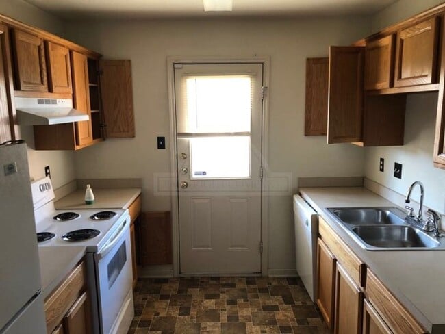 Building Photo - 308 Cedar Ridge Dr