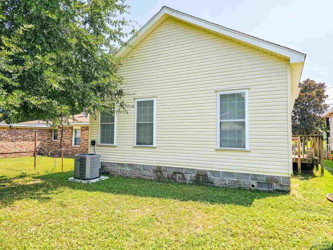 Building Photo - 3210 Seabrook St