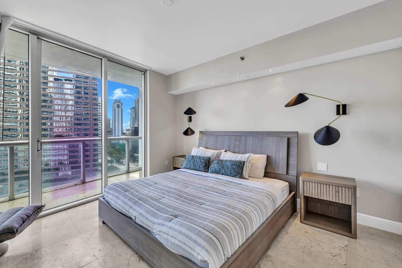 Building Photo - 481 Brickell Ave