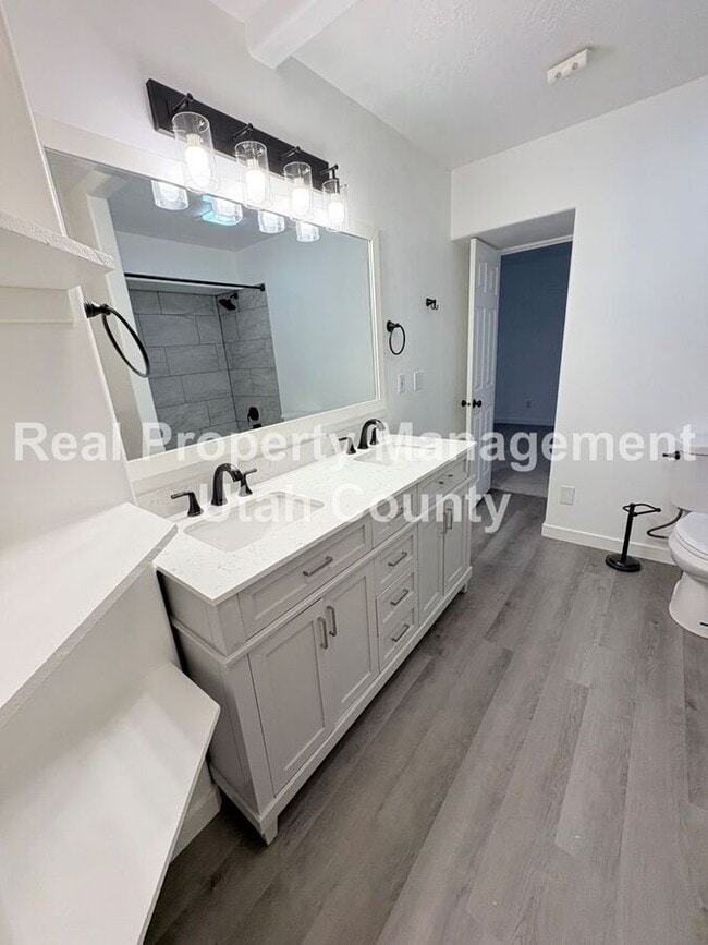 Building Photo - 614 N 550 E St