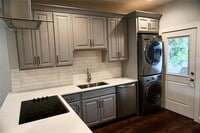 Building Photo - 10730 Park Village Pl