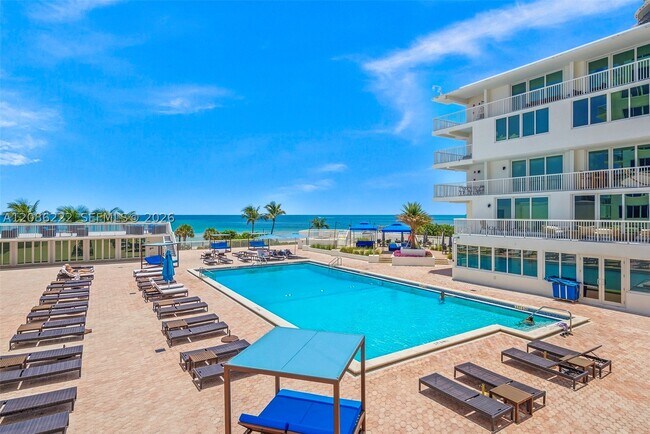 Building Photo - 5401 Collins Ave