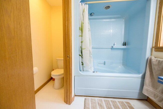 Building Photo - 18 Clifford Ave