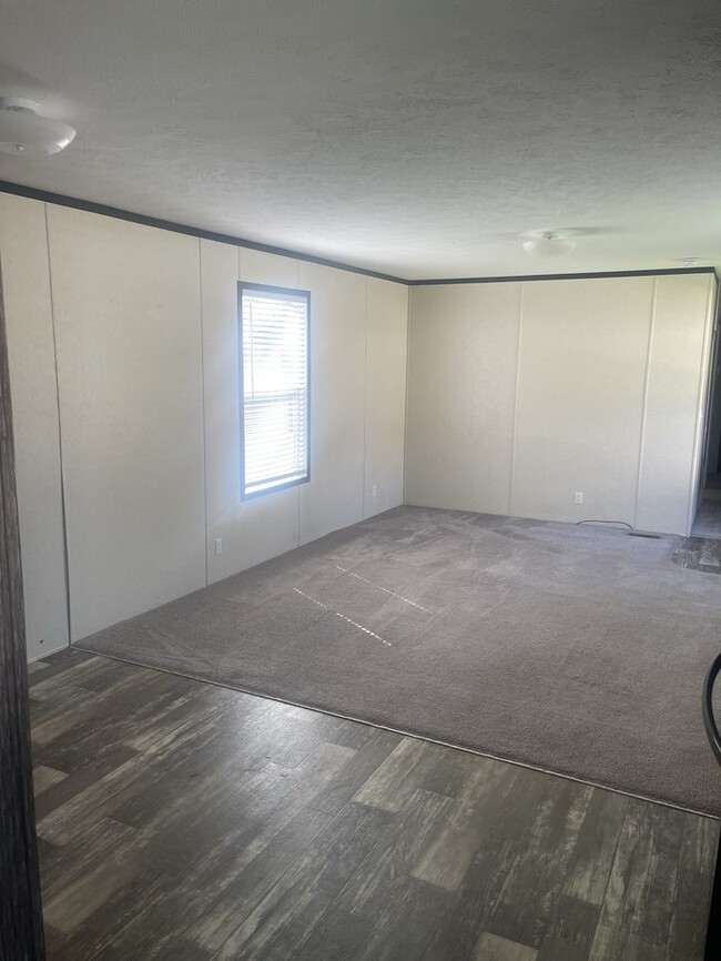 Building Photo - 1753 Rd E