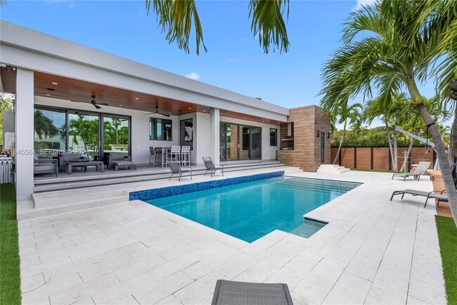 Building Photo - 12911 Oleander Rd