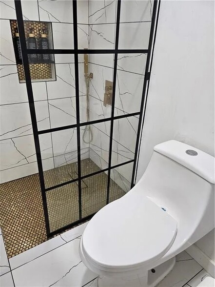 Building Photo - 18A Layton Ave