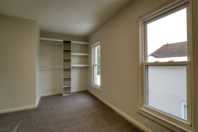 Building Photo - 1702 Lake St