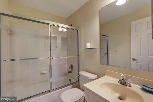 Building Photo - 1200 Treasure Oak Ct