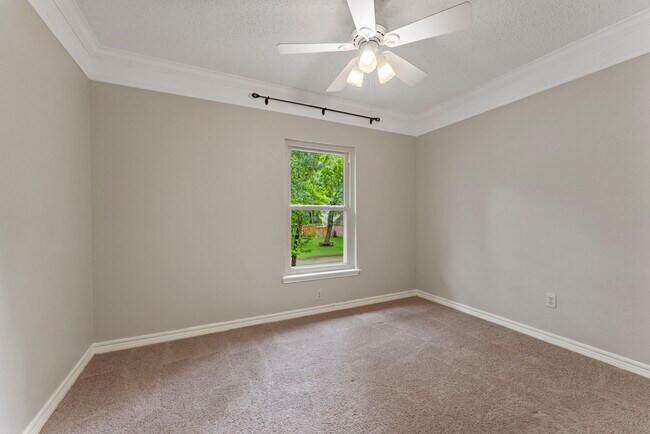 Building Photo - 27 W Stony Bridge Ct