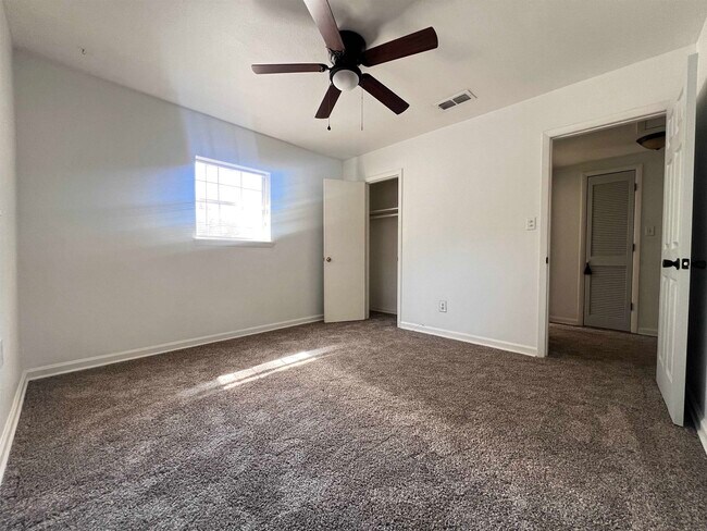 Building Photo - 809 Briandav St