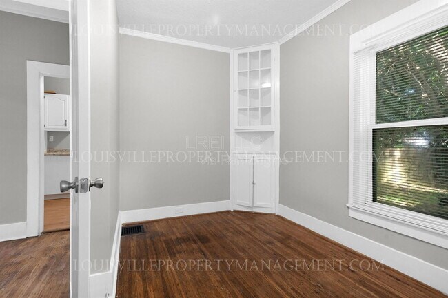 Building Photo - 3100 Grand Ave