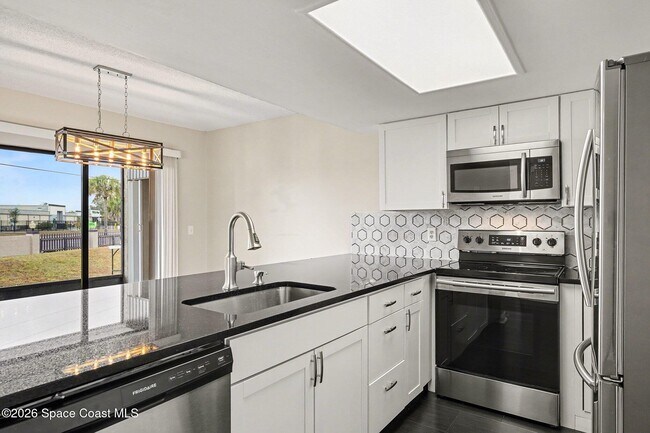 Building Photo - 1011 Clearmont St NE