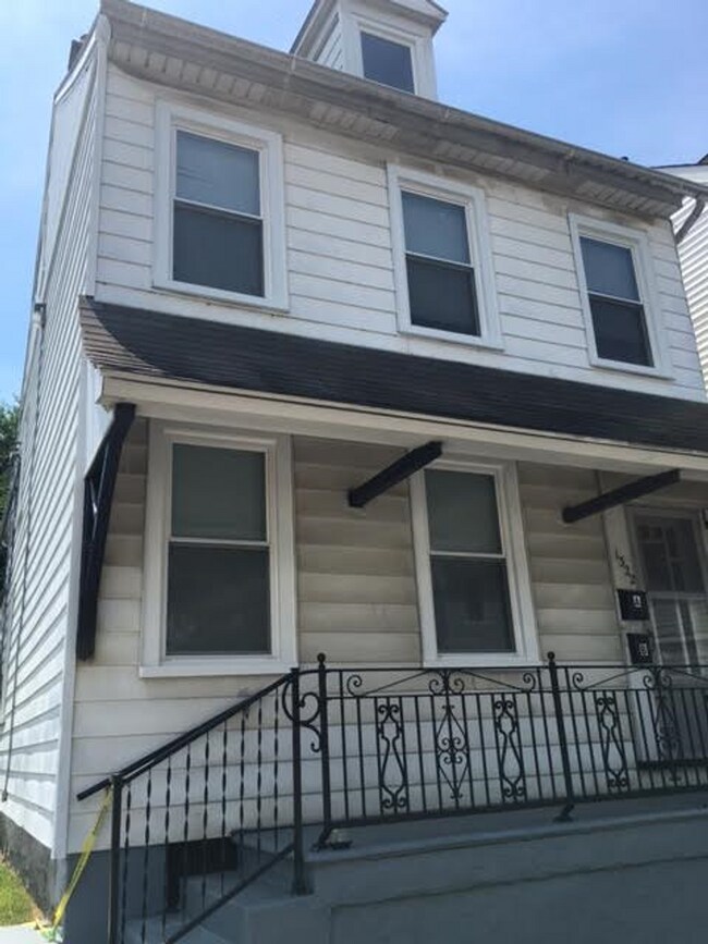 Primary Photo - 1322 Ferry St