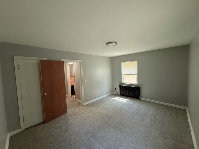 Building Photo - 3135 Mozart Ave