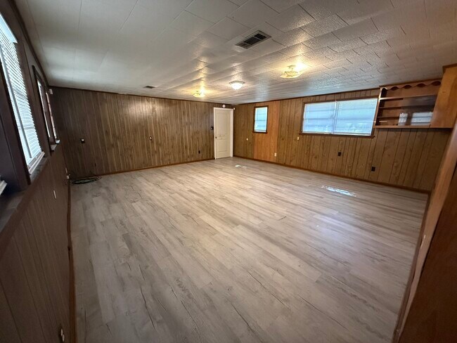 Building Photo - 4848 Saphire Ave