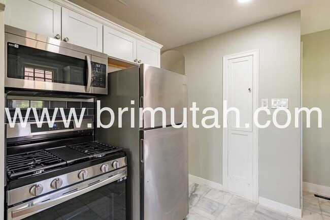 Building Photo - 755 Princeton Ave S