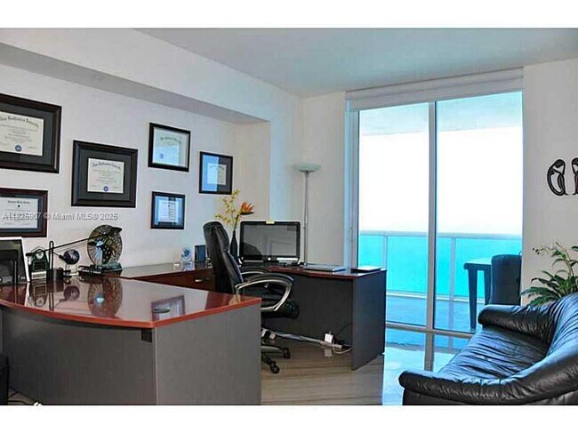 Building Photo - 2711 S Ocean Dr